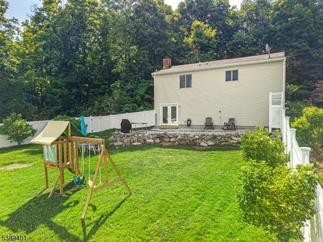 8 Pond Dr, Vernon Twp., NJ 07422