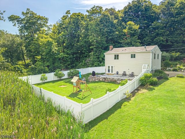 8 Pond Dr, Vernon Twp., NJ 07422