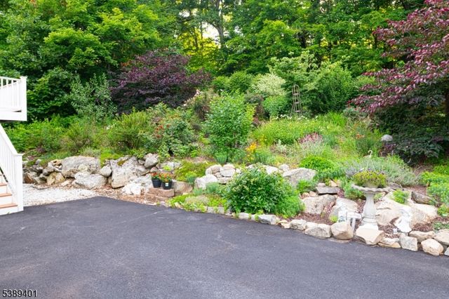 8 Pond Dr, Vernon Twp., NJ 07422