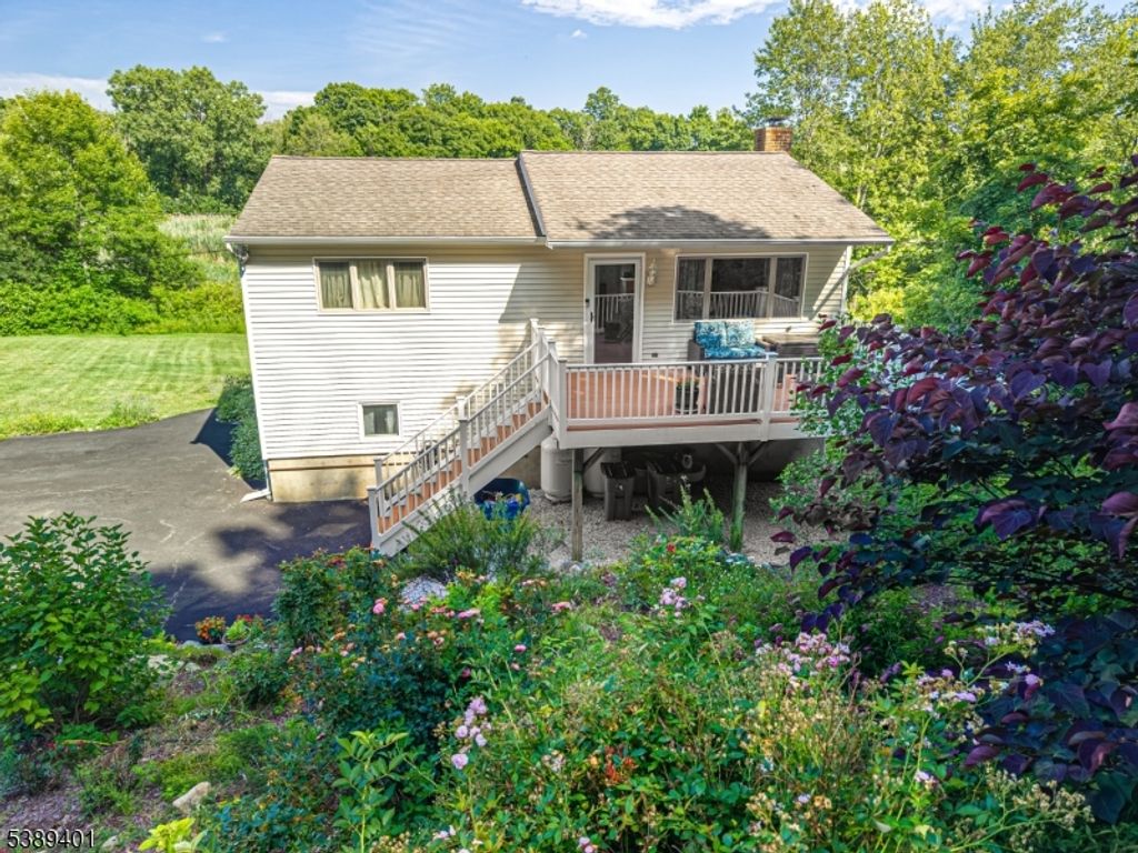 8 Pond Dr, Vernon Twp., NJ 07422
