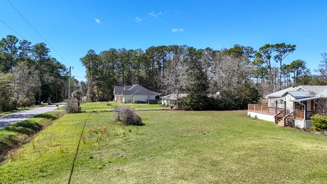 40 Jones Drive, Freeport, FL 32439