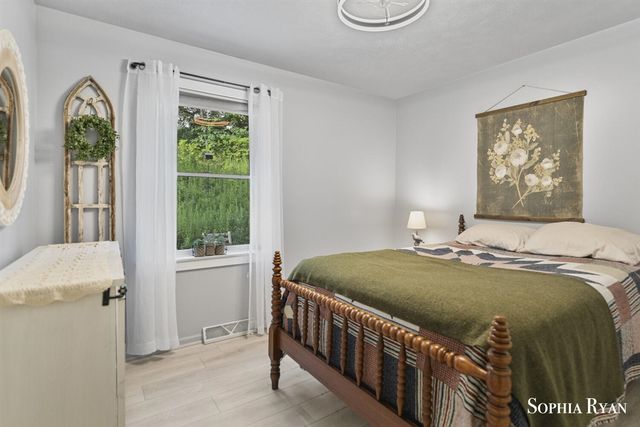 86 Carl Drive, Ada, MI 49301