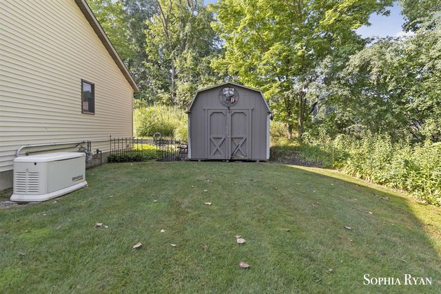 86 Carl Drive, Ada, MI 49301