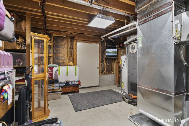 86 Carl Drive, Ada, MI 49301