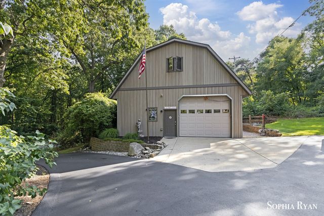 86 Carl Drive, Ada, MI 49301