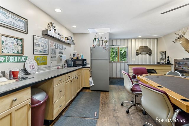 86 Carl Drive, Ada, MI 49301