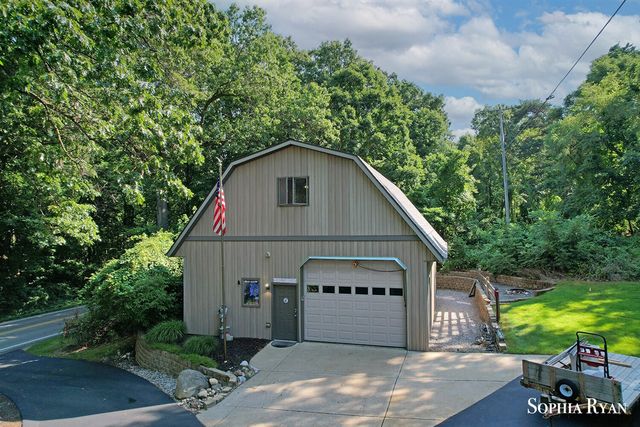 86 Carl Drive, Ada, MI 49301