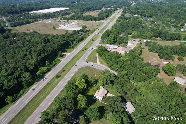 86 Carl Drive, Ada, MI 49301