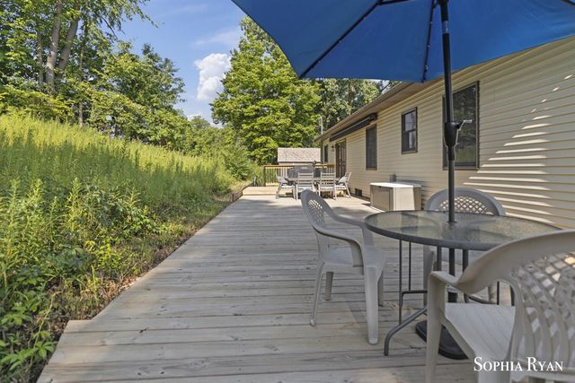 86 Carl Drive, Ada, MI 49301