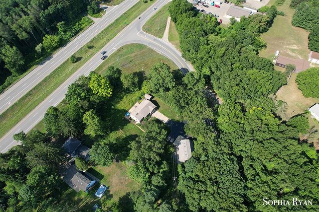 86 Carl Drive, Ada, MI 49301