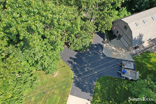 86 Carl Drive, Ada, MI 49301