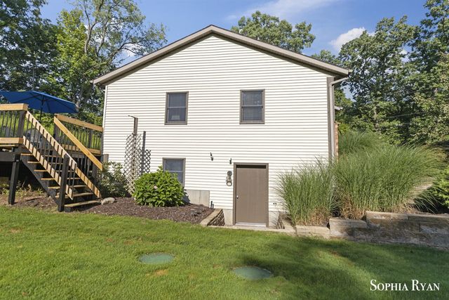 86 Carl Drive, Ada, MI 49301