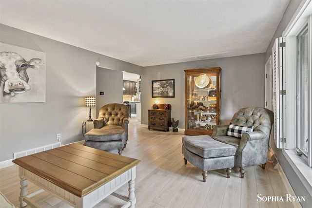 86 Carl Drive, Ada, MI 49301