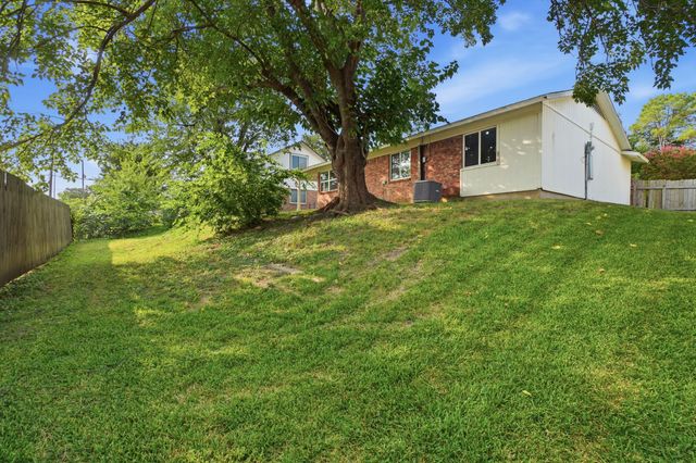 705 Via Avenida, Mesquite, TX 75150