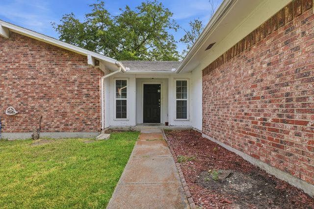 705 Via Avenida, Mesquite, TX 75150