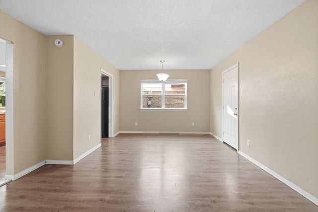 705 Via Avenida, Mesquite, TX 75150