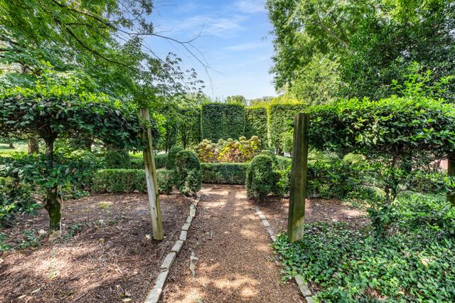 3800 Woodlawn Dr, Nashville, TN 37215