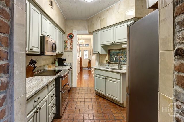 220 E State Street, Savannah, GA 31401