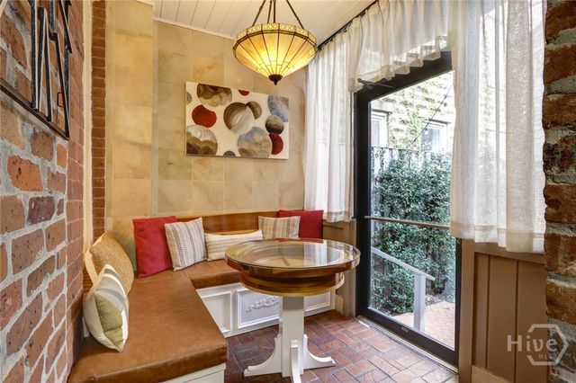 220 E State Street, Savannah, GA 31401