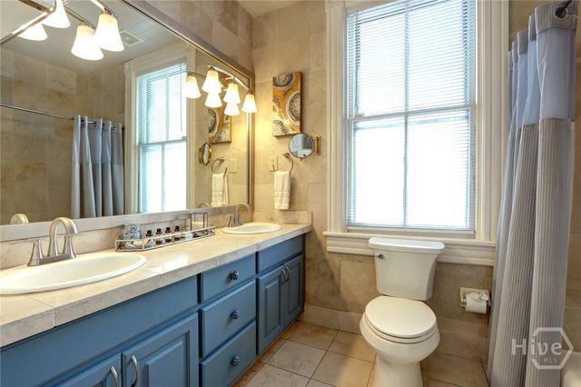 220 E State Street, Savannah, GA 31401