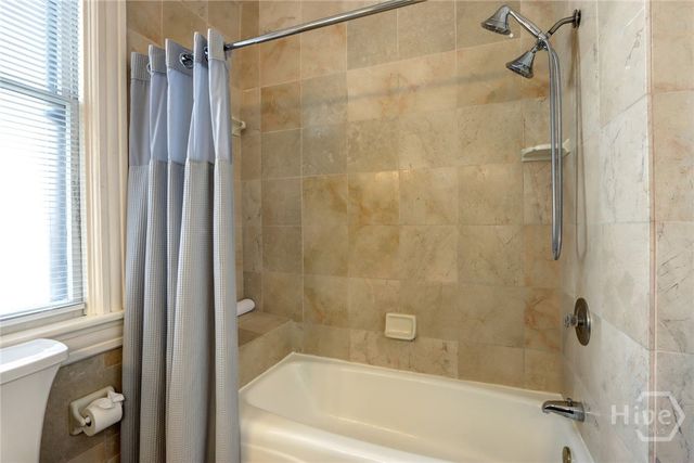 220 E State Street, Savannah, GA 31401