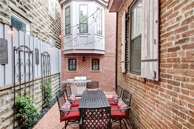 220 E State Street, Savannah, GA 31401