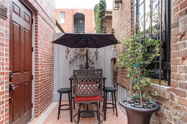 220 E State Street, Savannah, GA 31401