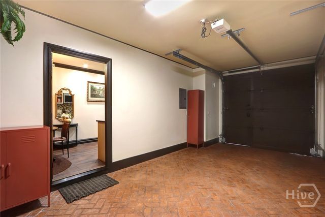 220 E State Street, Savannah, GA 31401