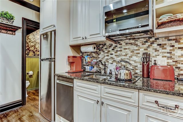 220 E State Street, Savannah, GA 31401