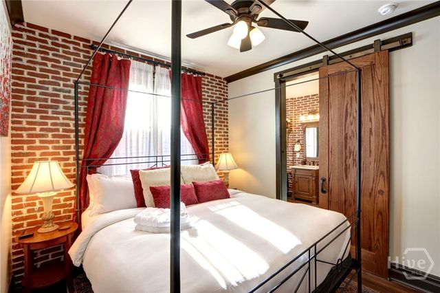 220 E State Street, Savannah, GA 31401