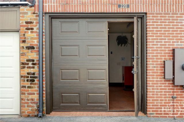 220 E State Street, Savannah, GA 31401