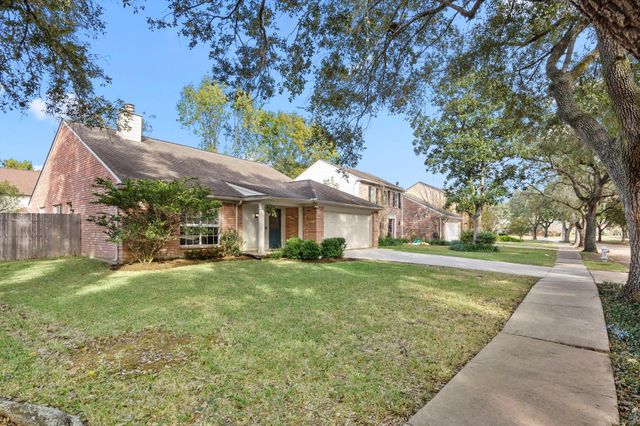 3807 Flintrock Lane, Sugar Land, TX 77479