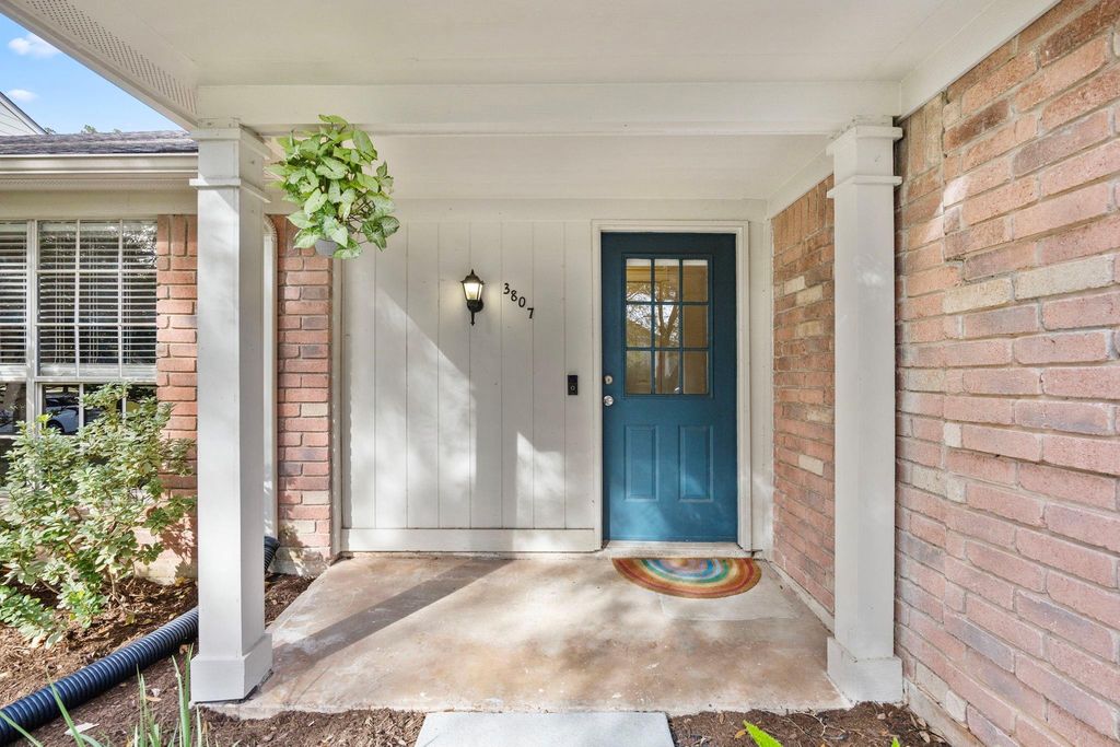 3807 Flintrock Lane, Sugar Land, TX 77479