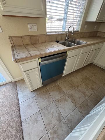 17359 Stone Celler Way, Lathrop, CA 95330