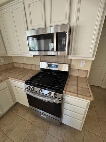 17359 Stone Celler Way, Lathrop, CA 95330
