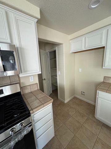 17359 Stone Celler Way, Lathrop, CA 95330