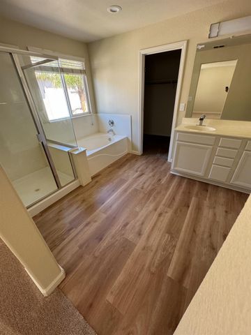17359 Stone Celler Way, Lathrop, CA 95330