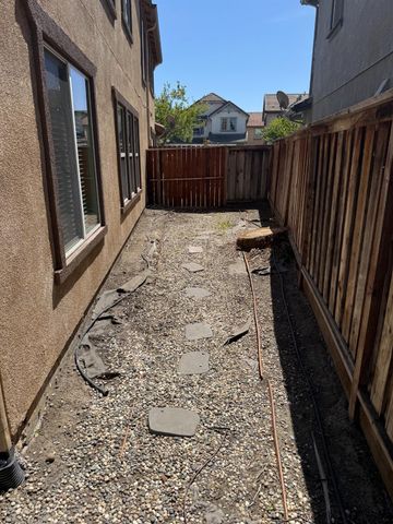 17359 Stone Celler Way, Lathrop, CA 95330