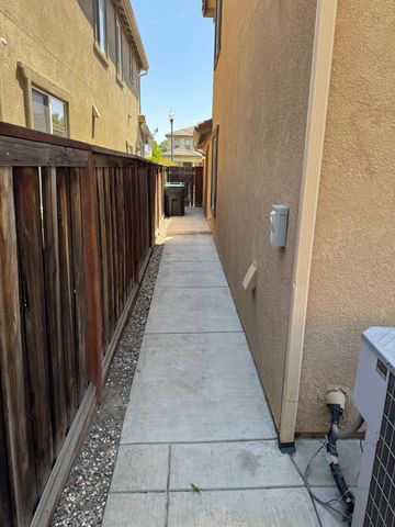 17359 Stone Celler Way, Lathrop, CA 95330