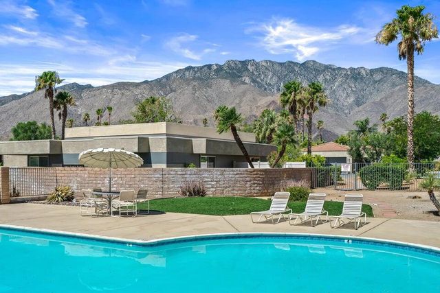 2901 Sunflower Circle W, Palm Springs, CA 92262