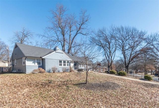 660 E Red Road, Independence, MO 64055