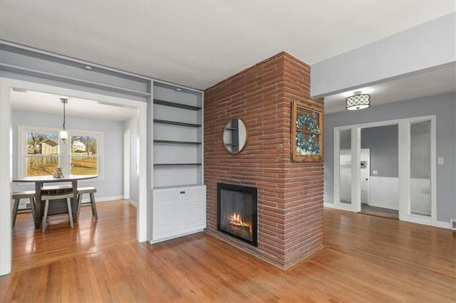 660 E Red Road, Independence, MO 64055