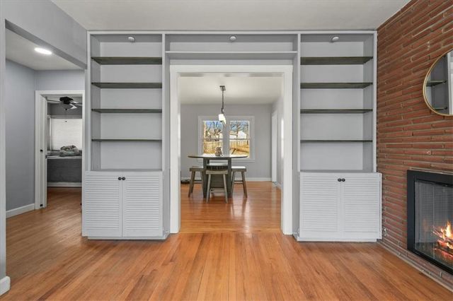 660 E Red Road, Independence, MO 64055