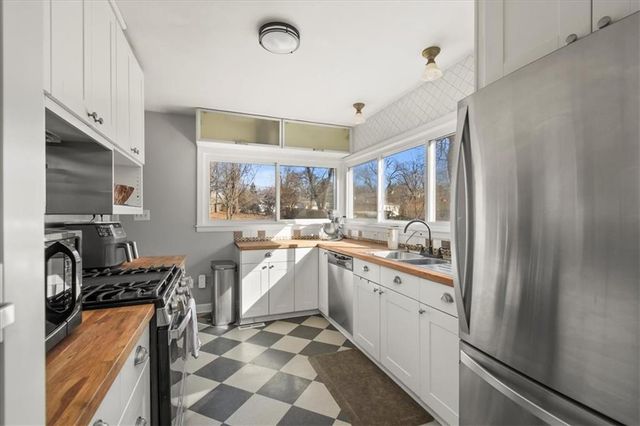 660 E Red Road, Independence, MO 64055