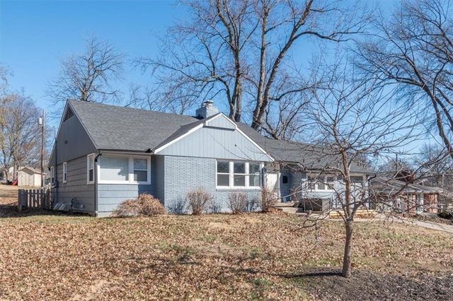 660 E Red Road, Independence, MO 64055