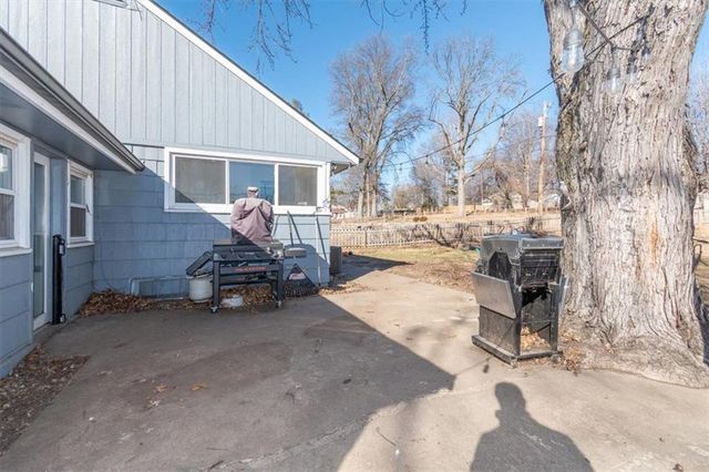 660 E Red Road, Independence, MO 64055