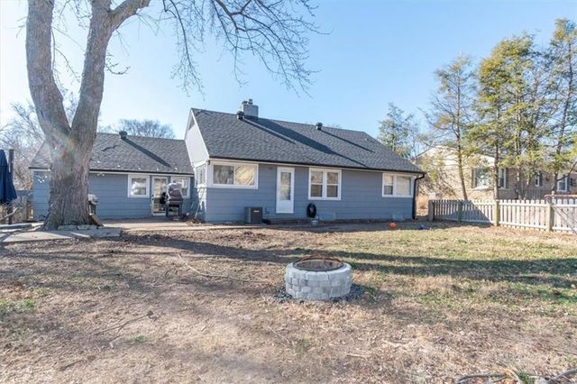 660 E Red Road, Independence, MO 64055