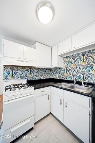 1049 Dixon Ave 2, Louisville, KY 40217