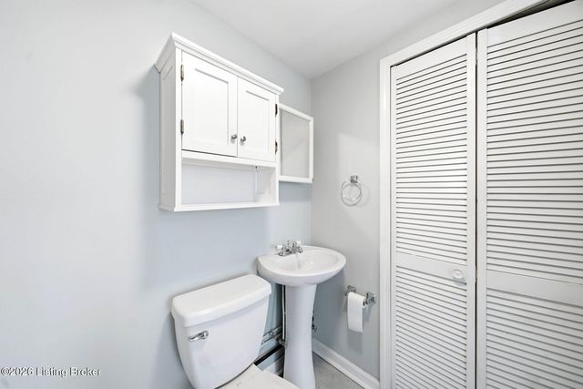 1049 Dixon Ave 2, Louisville, KY 40217