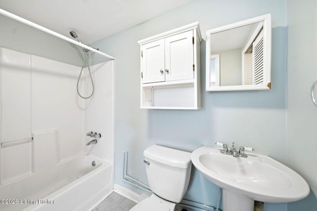 1049 Dixon Ave 2, Louisville, KY 40217